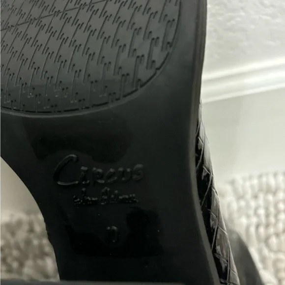 Circus by Sam Edelman Black Ankle Boots with Chunky Sole - Picture 4 of 6